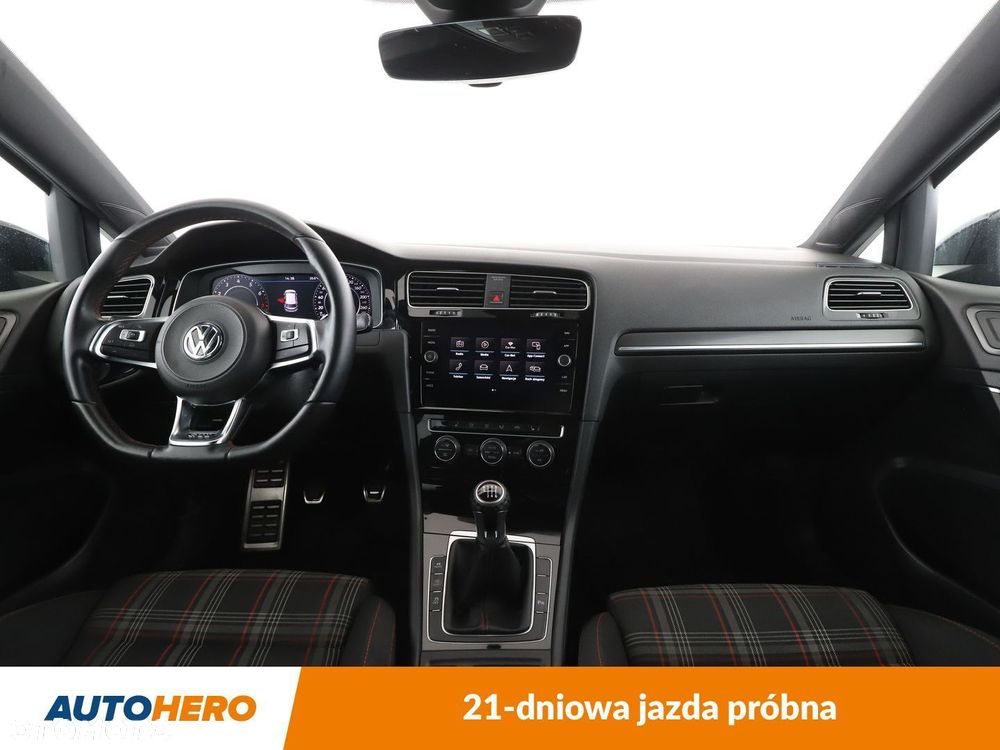 Volkswagen Golf - 13