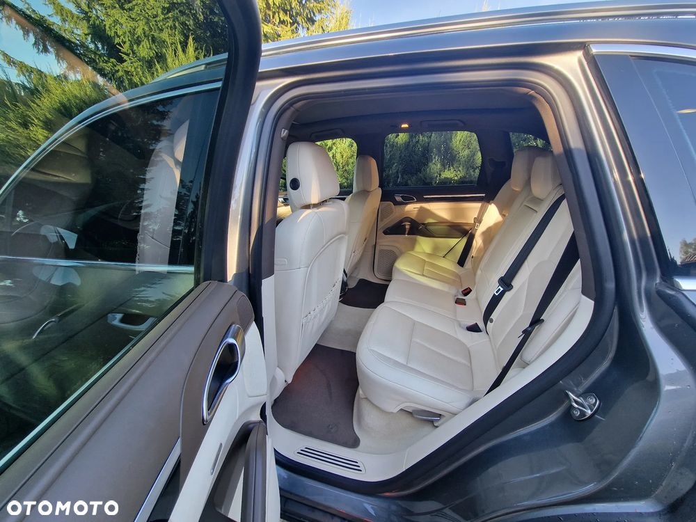 Porsche Cayenne - 9