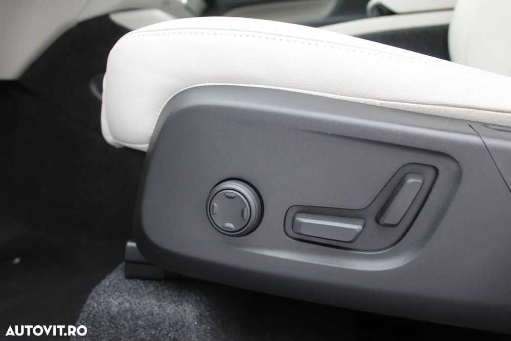 Volvo XC 40 B4 AT FWD MHEV Ultimate Dark - 13