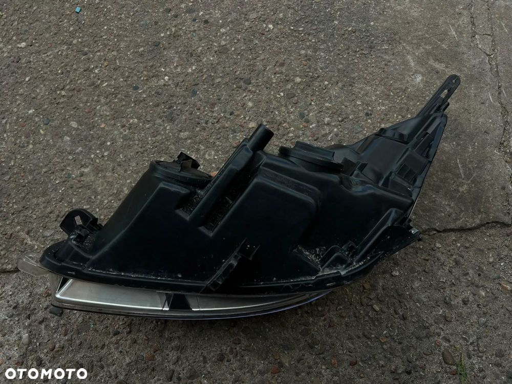 Prawa przednia lampa Opel Insignia - 2