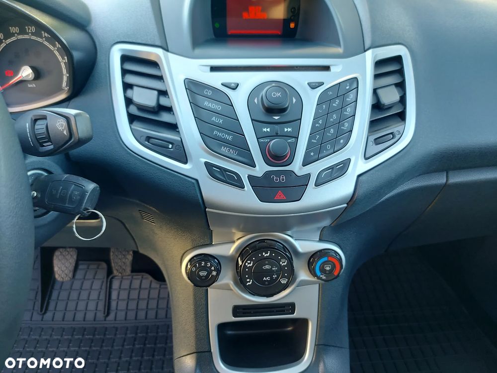 Ford Fiesta - 24