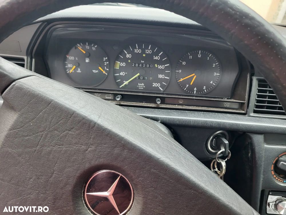 Mercedes-Benz W201 - 10