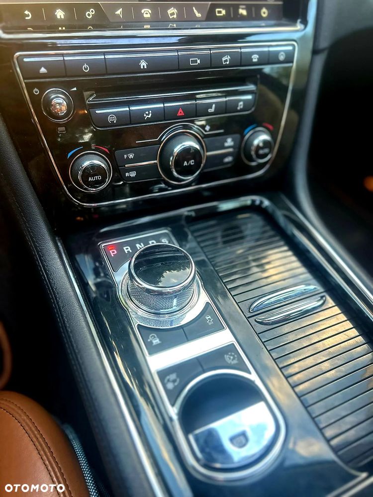 Jaguar XJ 3.0 D V6 Premium Luxury - 25