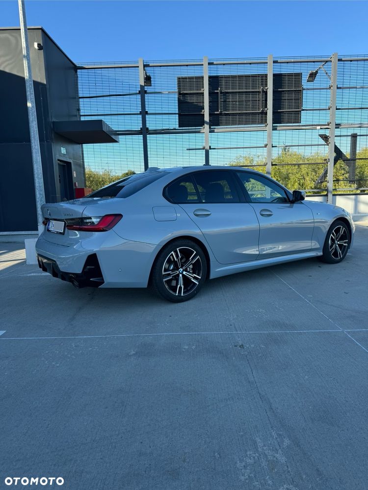 BMW Seria 3 330i M Sport - 4