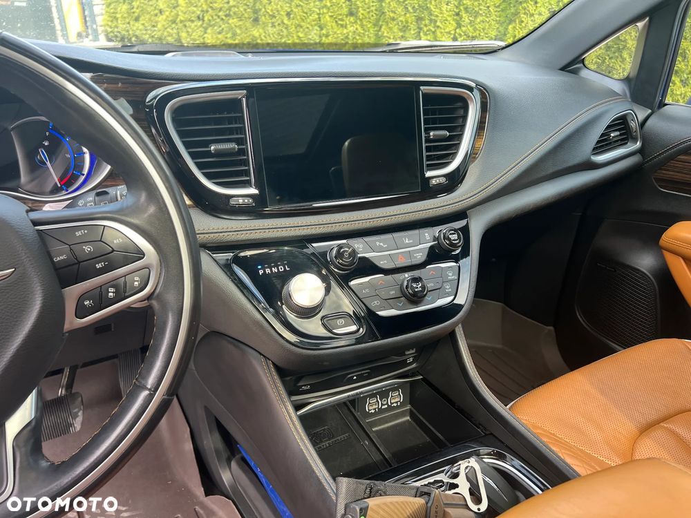 Chrysler Pacifica - 10