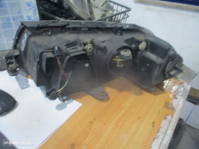 Farol 3B0941016A VW PASSAT 4 BREAK (3B) PHASE 2 2001 1.9TDI  130CV 5P CINZENTO DRT H7 + H7 HELLA  APOIO DANIFICADO - 3