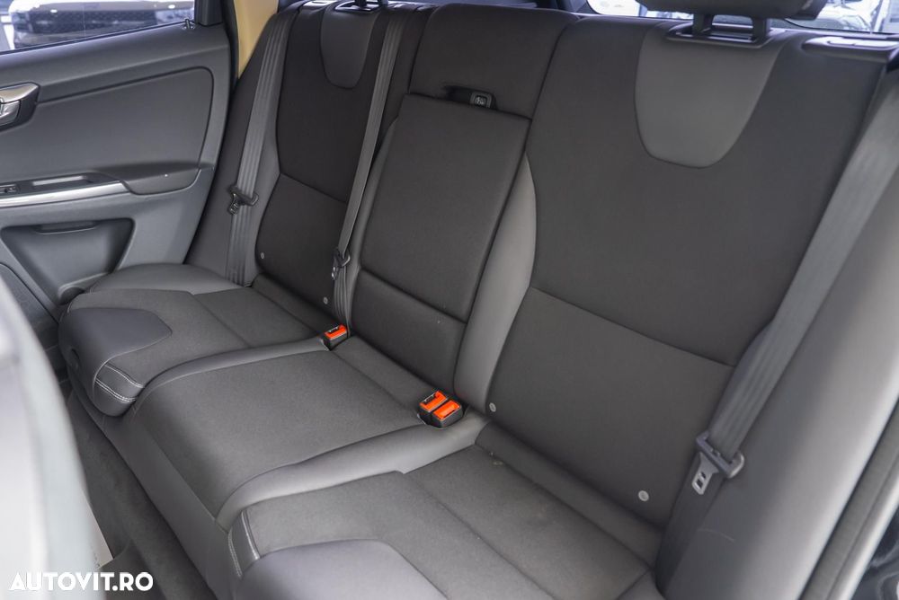 Volvo XC 60 D3 AWD Aut. Momentum - 23