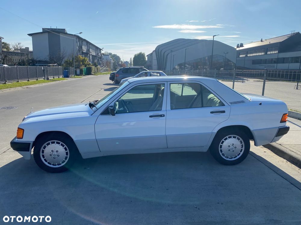 Mercedes-Benz W201 (190) - 2