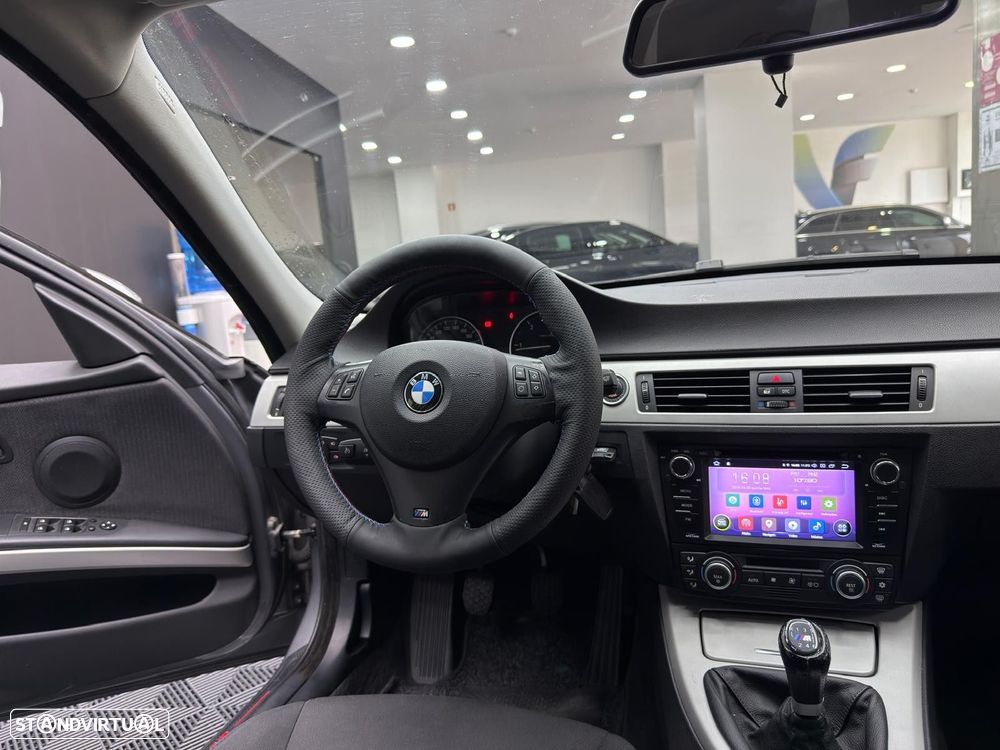 BMW 318 d Navigation Sport - 22