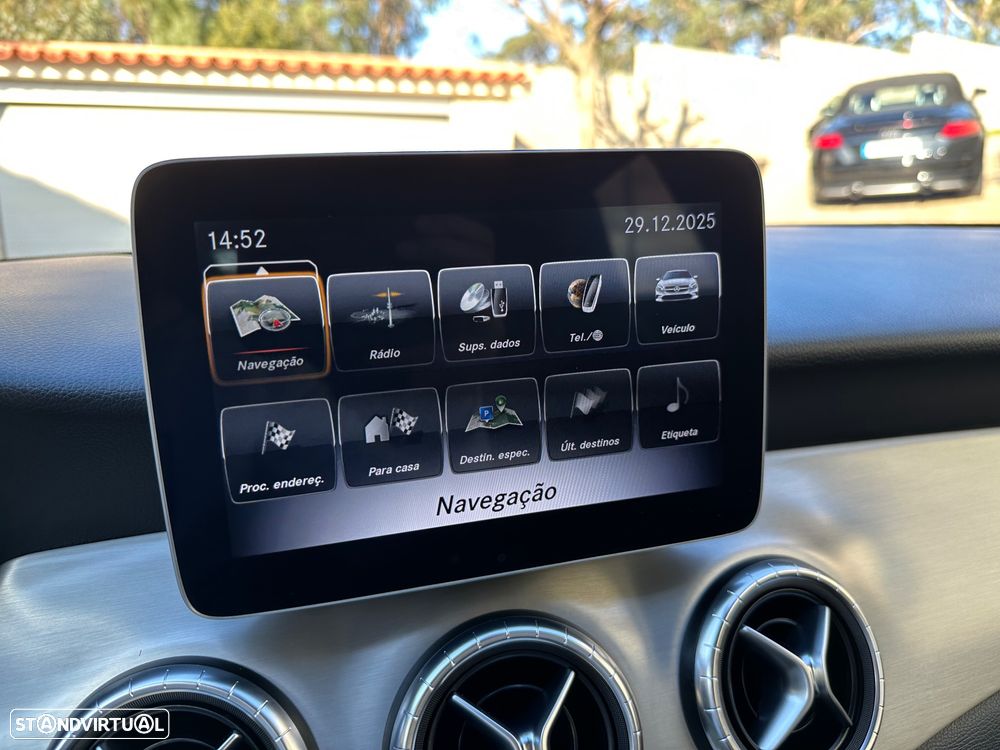 Mercedes-Benz CLA 180 d Shooting Brake AMG Line - 12