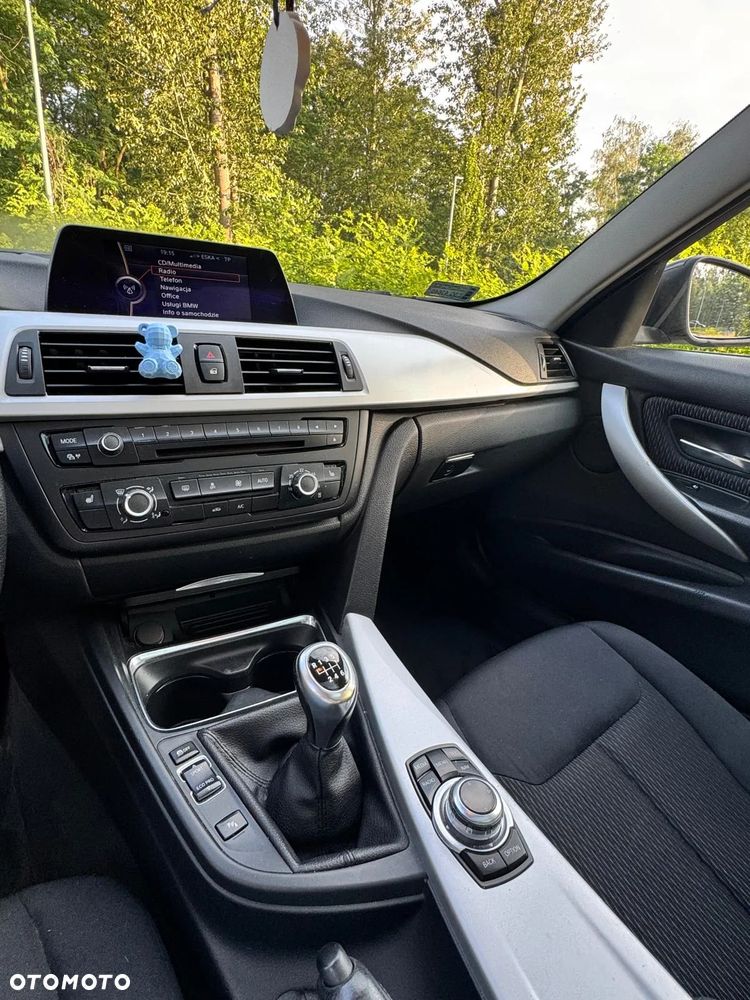 BMW Seria 3 318d - 24