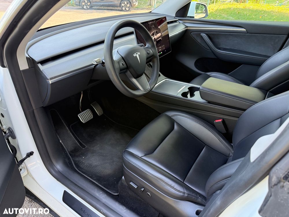 Tesla Model Y RWD - 12