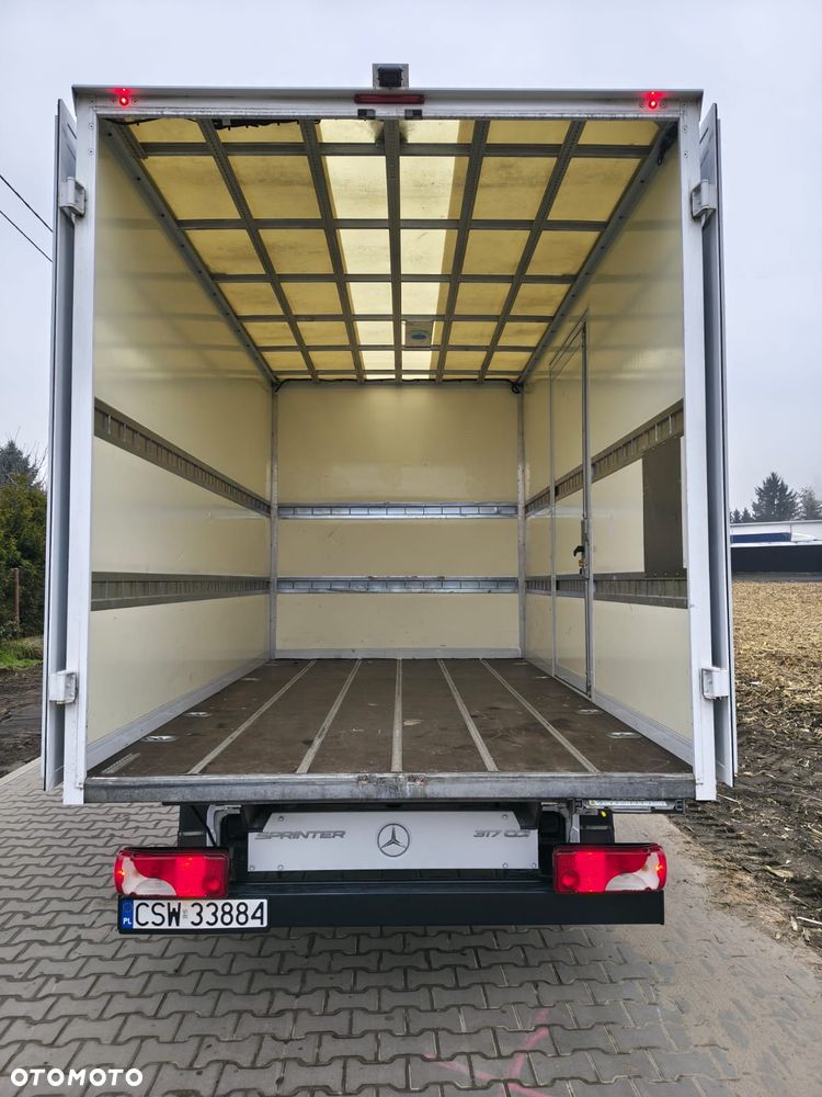Mercedes-Benz Sprinter - 11