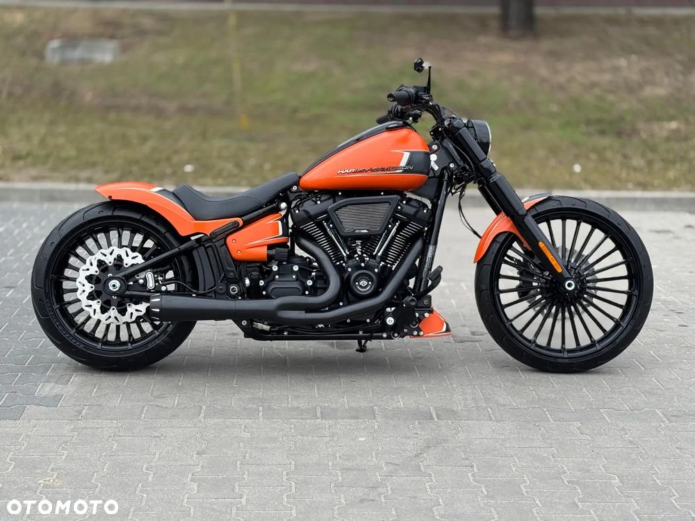 Harley-Davidson Softail Breakout - 1
