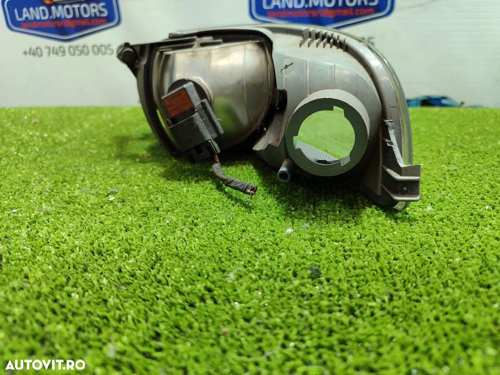 PROIECTOR CEATA DREAPTA SKODA SUPERB II Combi 2010 2.0 DIESEL COD OEM 3T0941700 / 3T0941702 / BREAK (Universal) 2008-2015 - 7