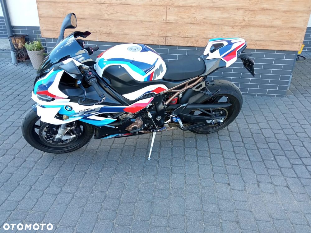 BMW S - 6