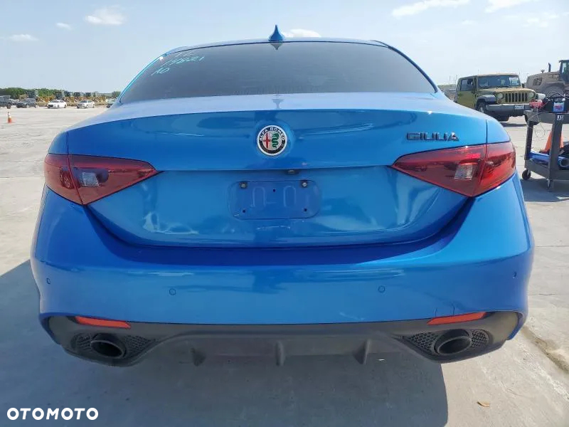 Alfa Romeo Giulia - 10