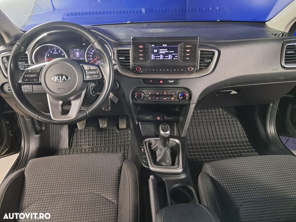 Kia Ceed - 11