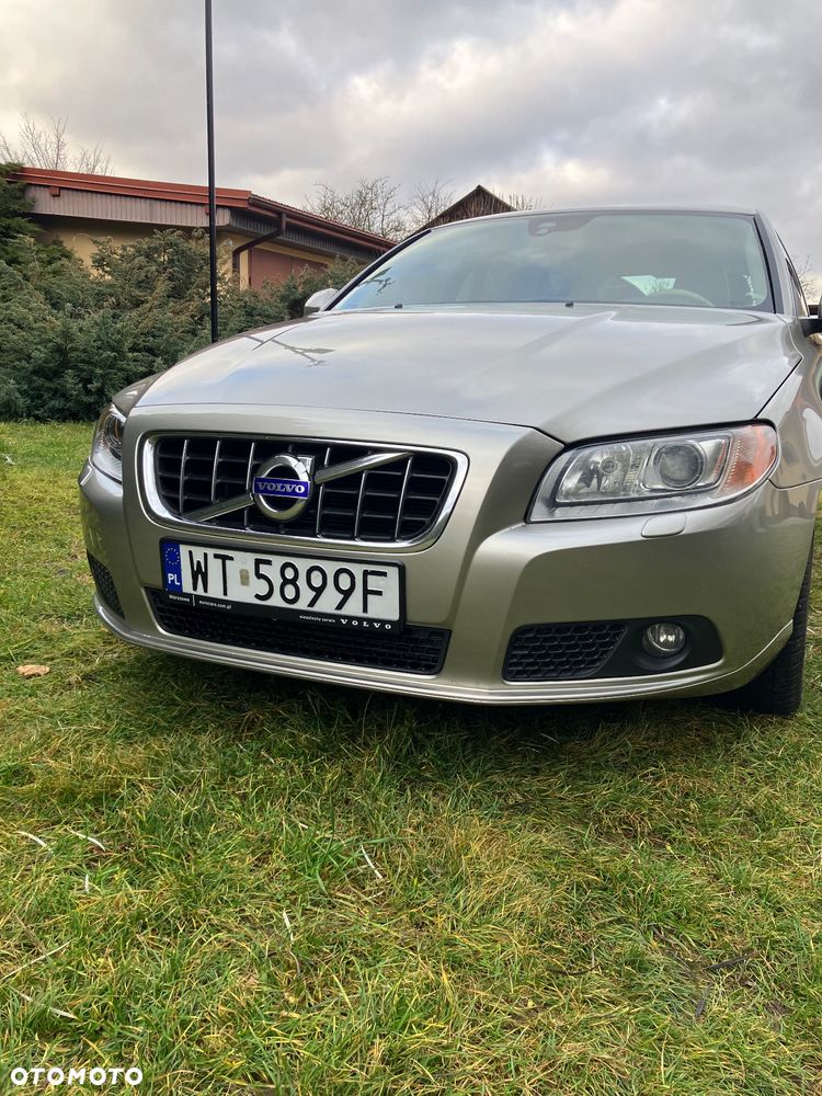 Volvo V70 D5 Momentum - 4