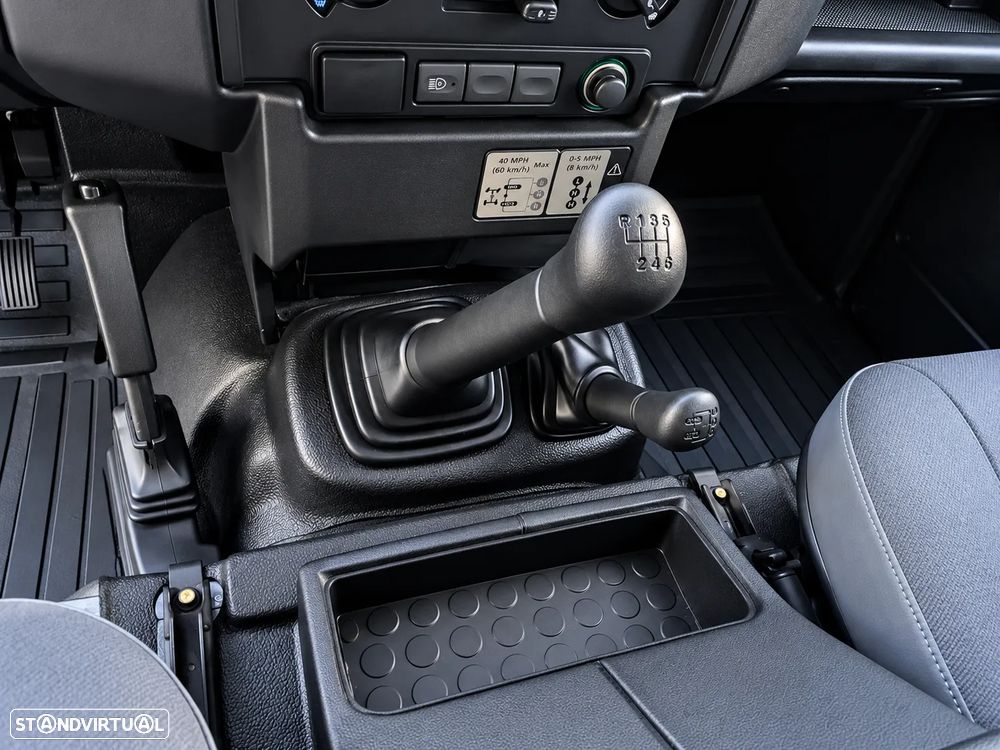Land Rover Defender 90 2.4 CRD SE - 20