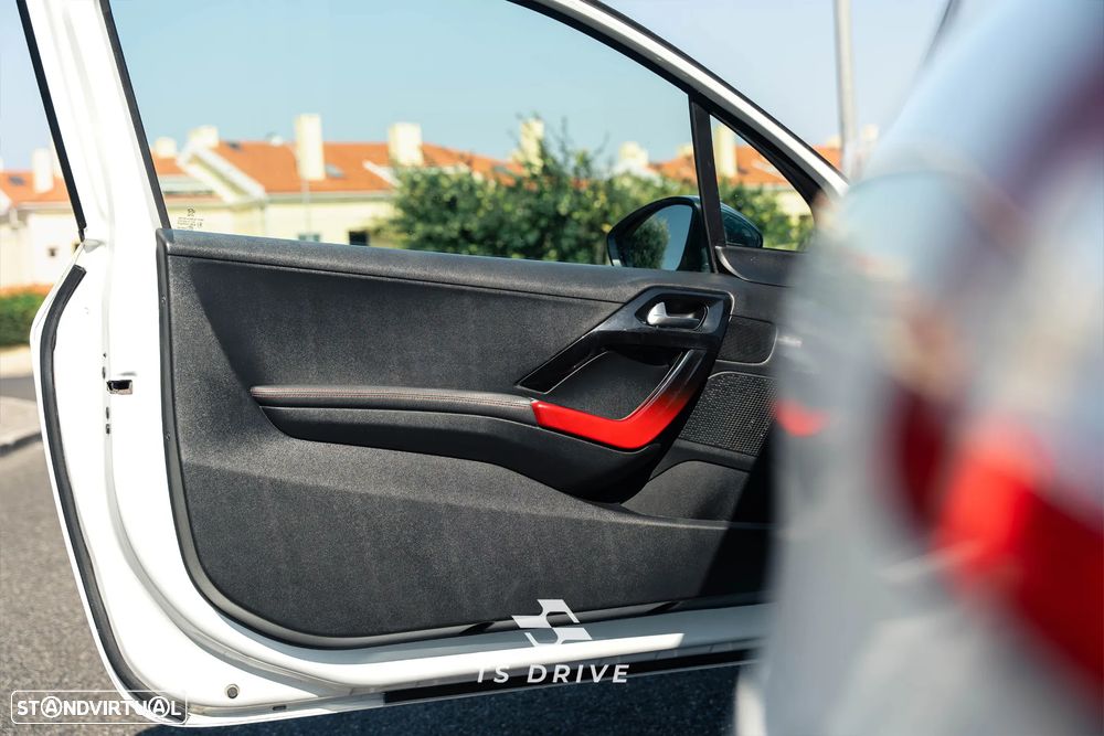 Peugeot 208 GTI 200 THP - 10