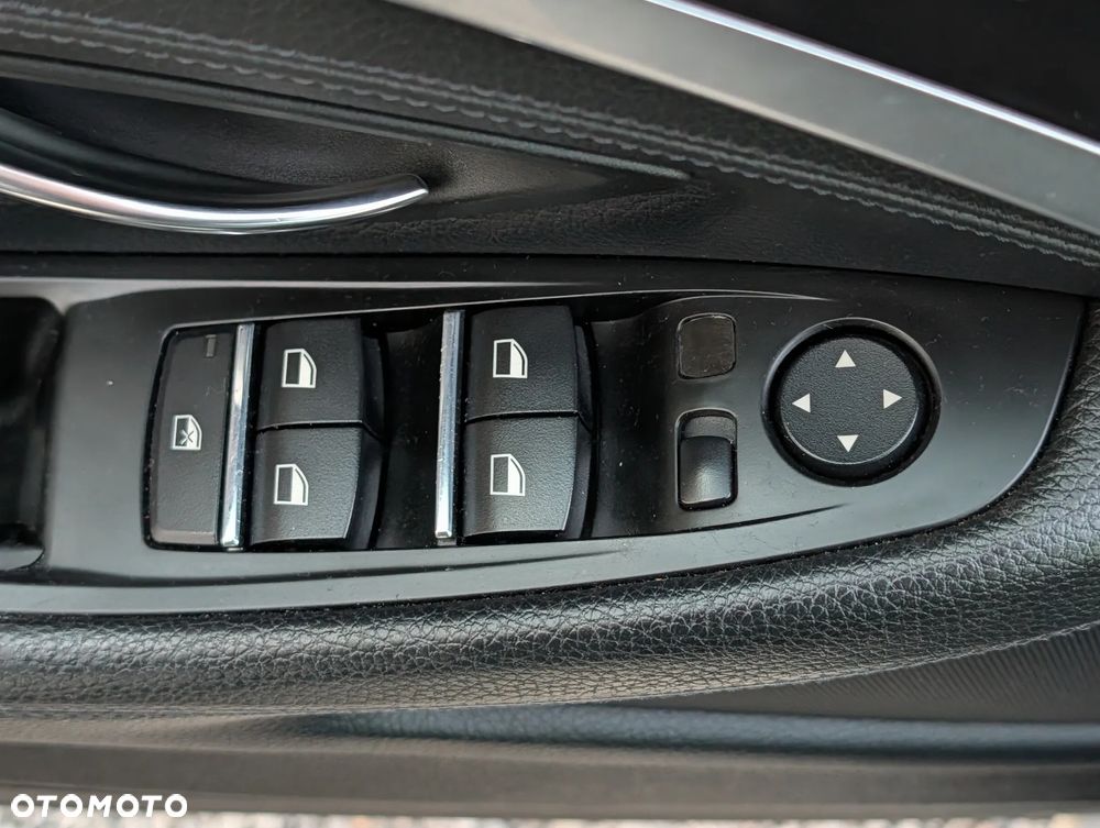 BMW Seria 5 525d - 31