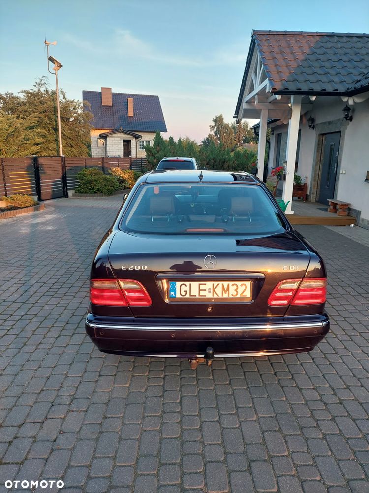 Mercedes-Benz Klasa E - 27