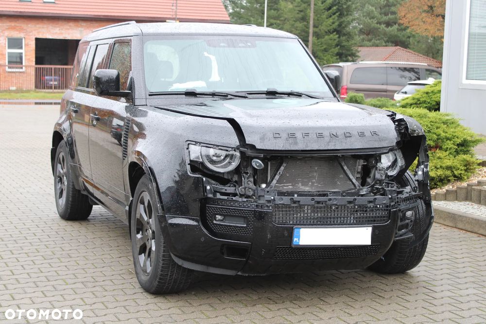 Land Rover Defender - 2