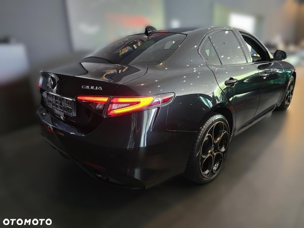 Alfa Romeo Giulia 2.0 Turbo Intensa Q4 - 4