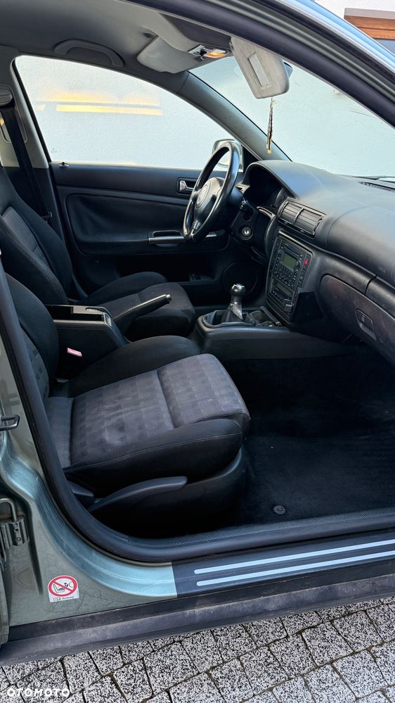 Volkswagen Passat 1.9 TDI Highline - 9