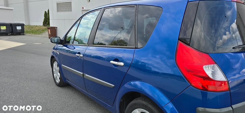 Renault Scenic 2.0 16V Emotion - 8