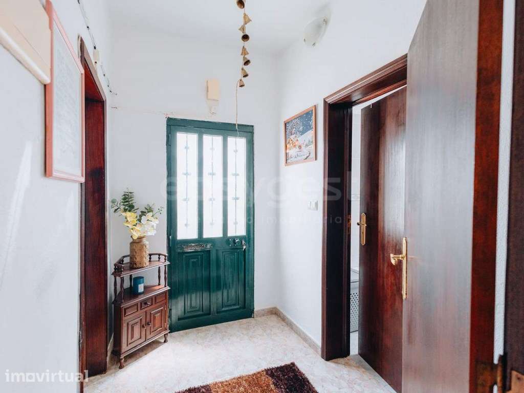 Moradia familiar com garagem, nos Remédios - Ponta Delgada - Grande imagem: 5/25