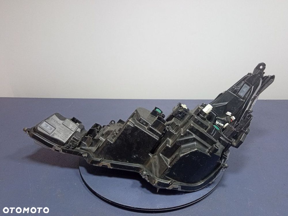 TOYOTA COROLLA E21 LIFT HB REFLEKTOR PRAWY LAMPA PRZÓD LED EU 81110-02X10 - 3