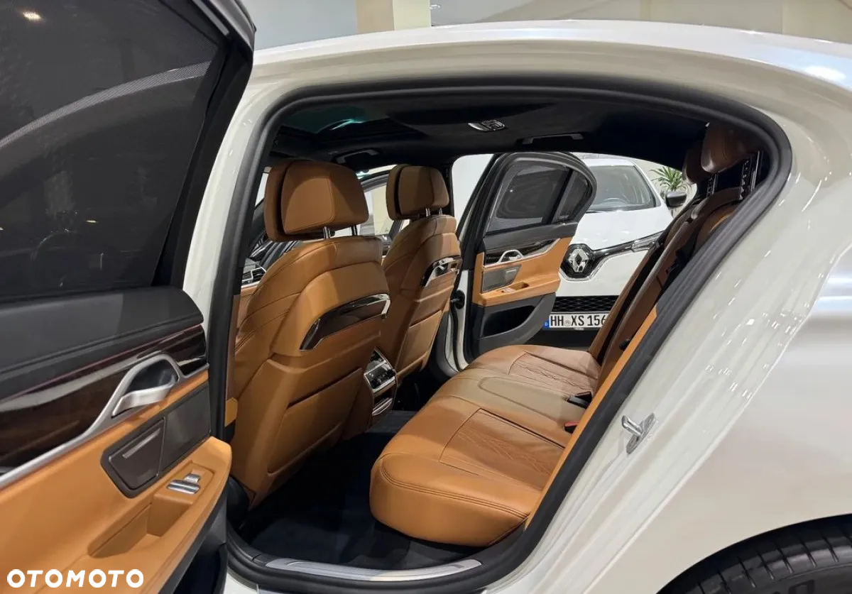 BMW Seria 7 750Li xDrive sport - 32