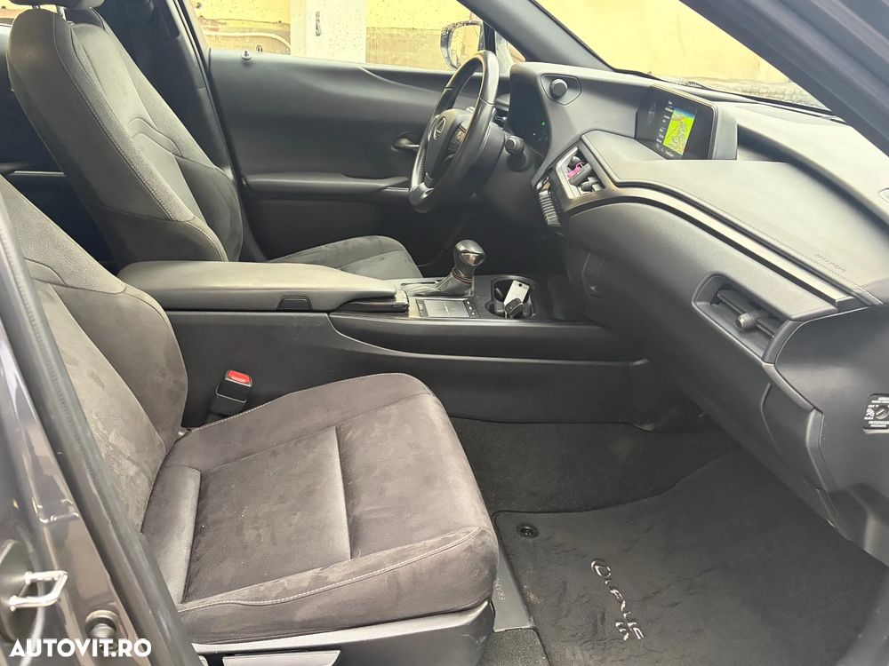 Lexus UX 250h Business Edition - 24