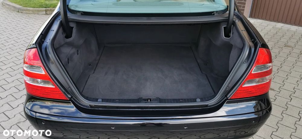 Mercedes-Benz Klasa E 240 Avantgarde - 25