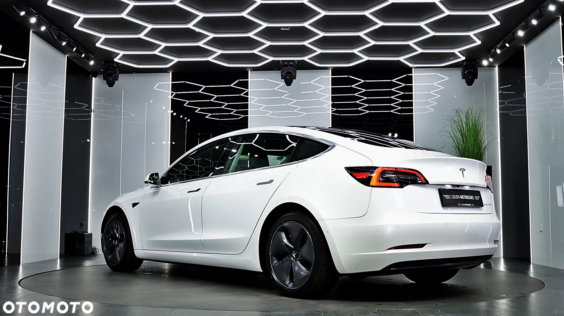 Tesla Model 3 - 7