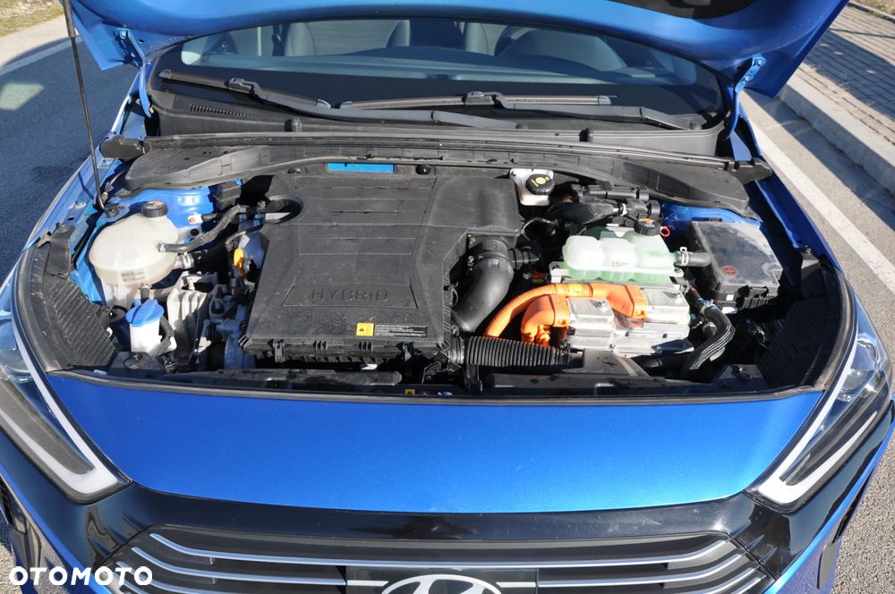 Hyundai IONIQ hybrid Business - 19