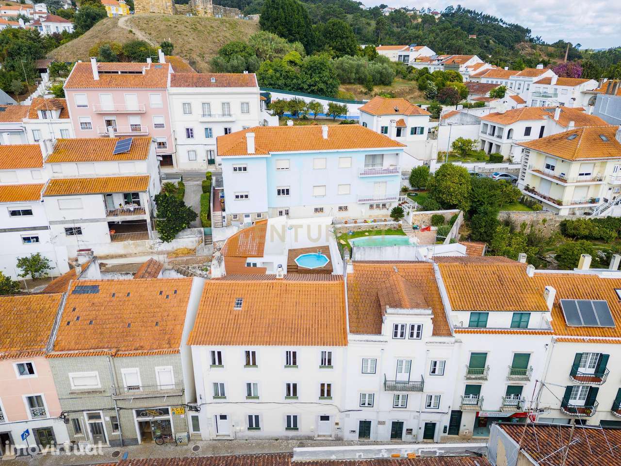 Prédio no centro histórico de Alcobaça - Grande imagem: 3/23