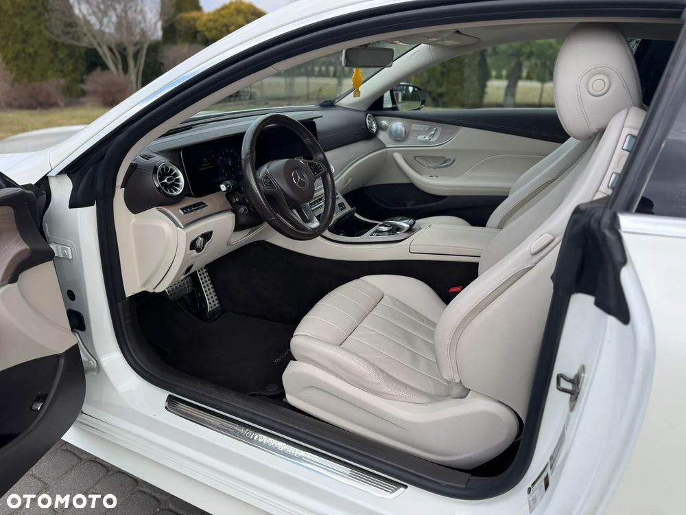 Mercedes-Benz Klasa E 400 4-Matic 9G-TRONIC - 12