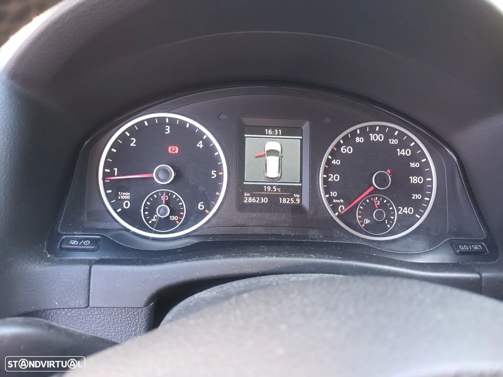 VW Tiguan 2.0 TDi Sport BlueMotion - 11