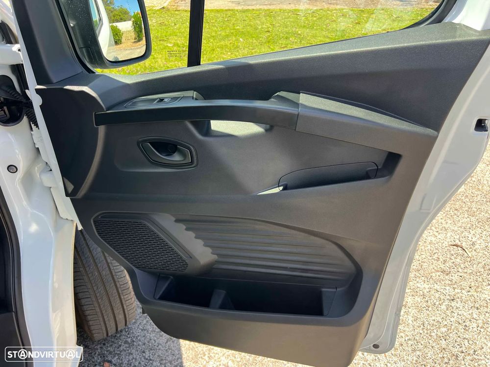 Renault Trafic L2H1 2.0 dci grand confort - 11