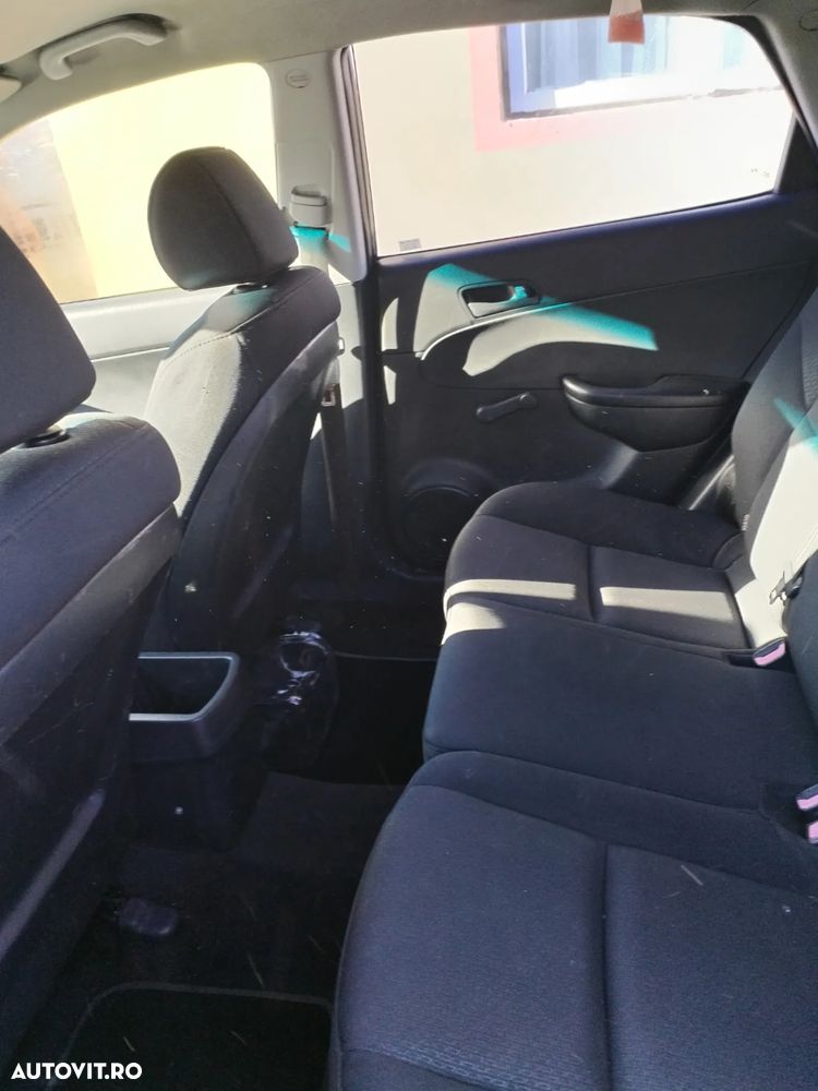 Hyundai i30 1.6 CRDi CLASSIC - 13