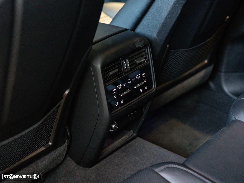 Porsche Cayenne Coupé E-Hybrid - 36