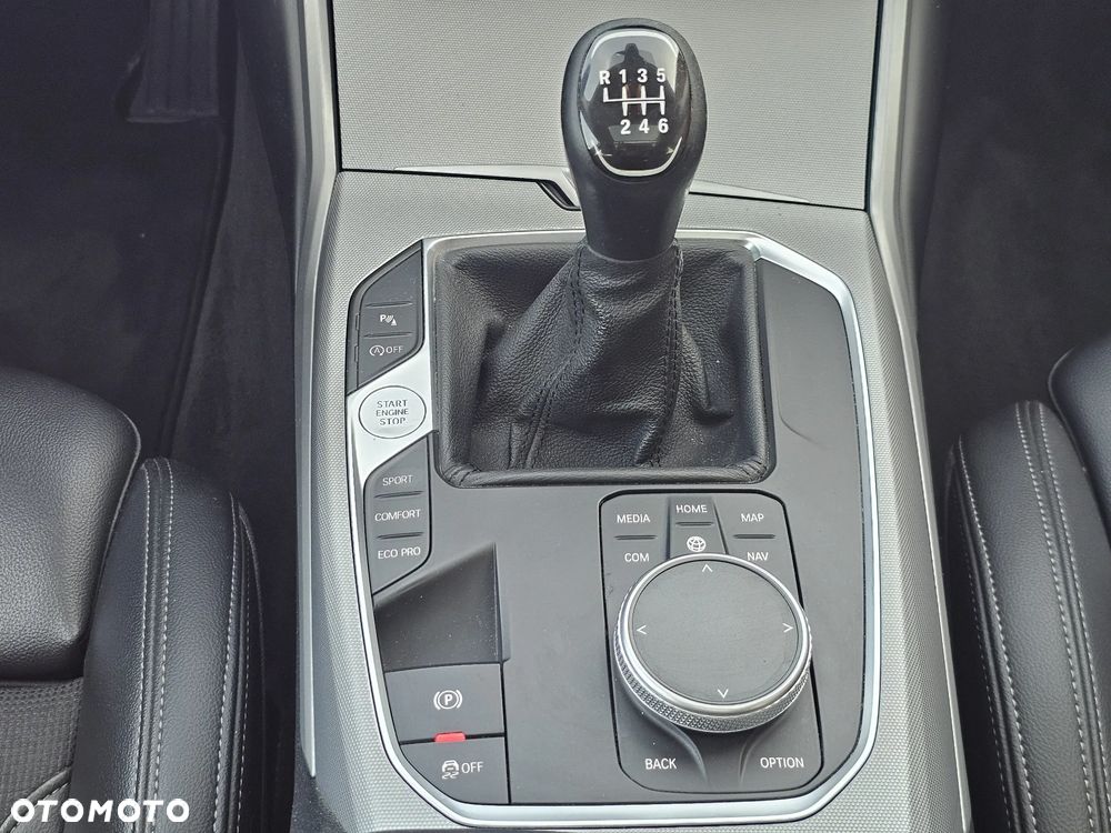 BMW Seria 3 318d Sport Line - 22