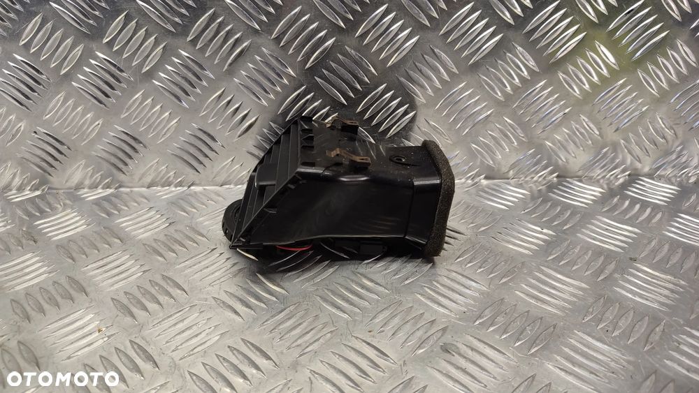 VW TOUAREG 7P 10-18R KRATKA NAWIEWU DESKI KONSOLI LEWA 7P1819703A 7P1819703 A - 2