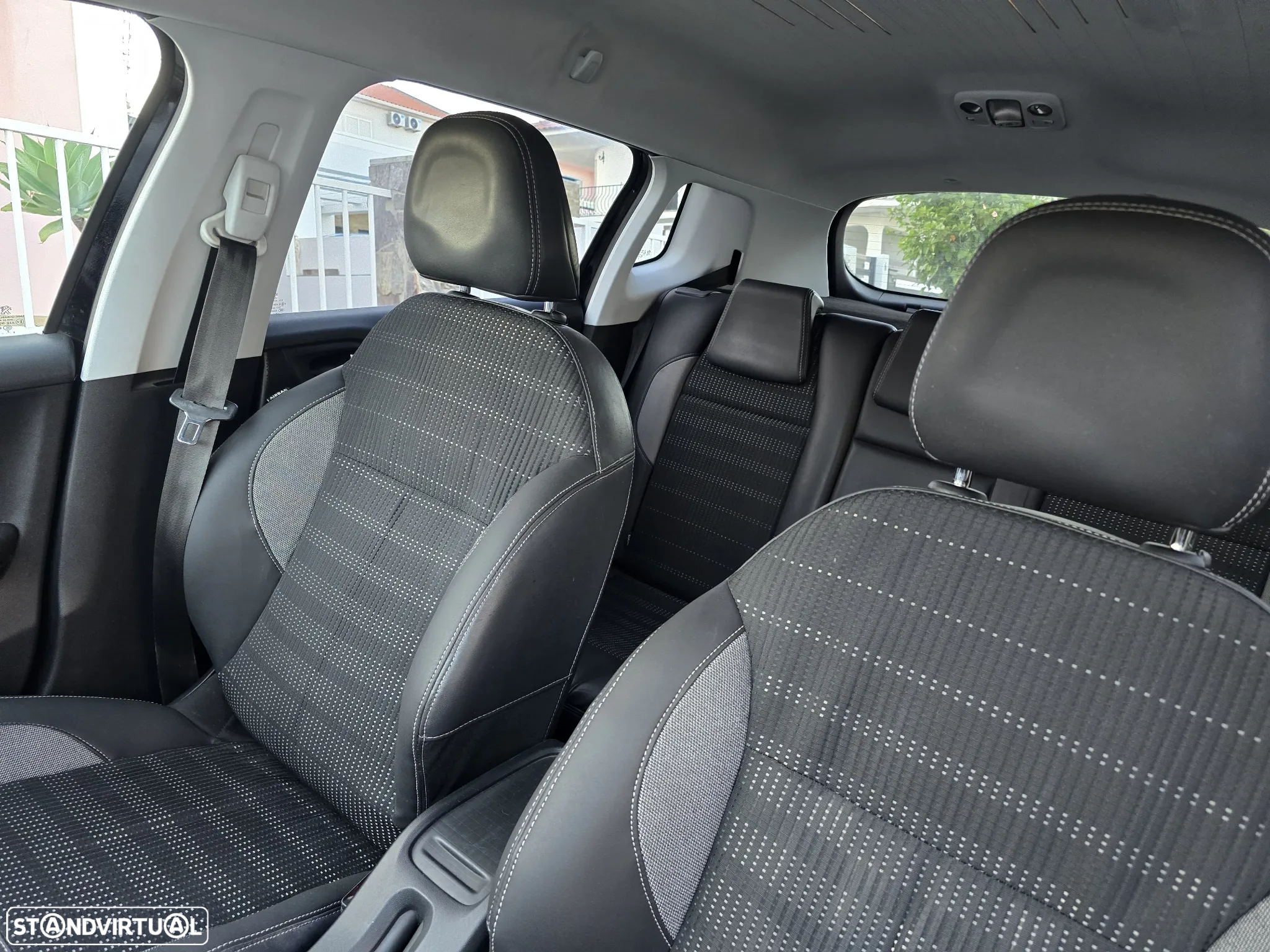Peugeot 2008 1.6 e-HDi Allure - 15