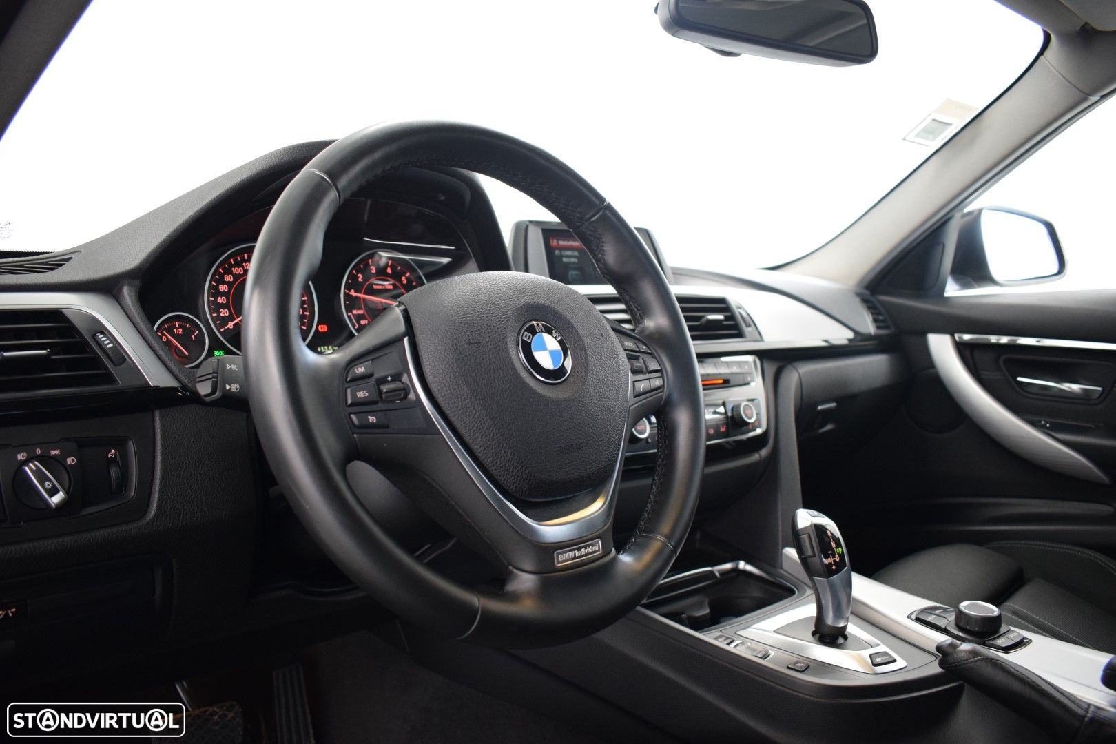 BMW 330 e iPerformance - 21