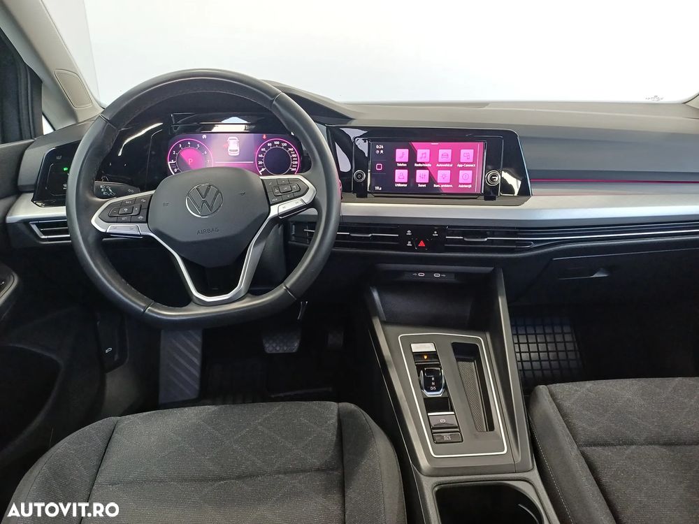 VOLKSWAGEN Golf 2023 — imagine 6