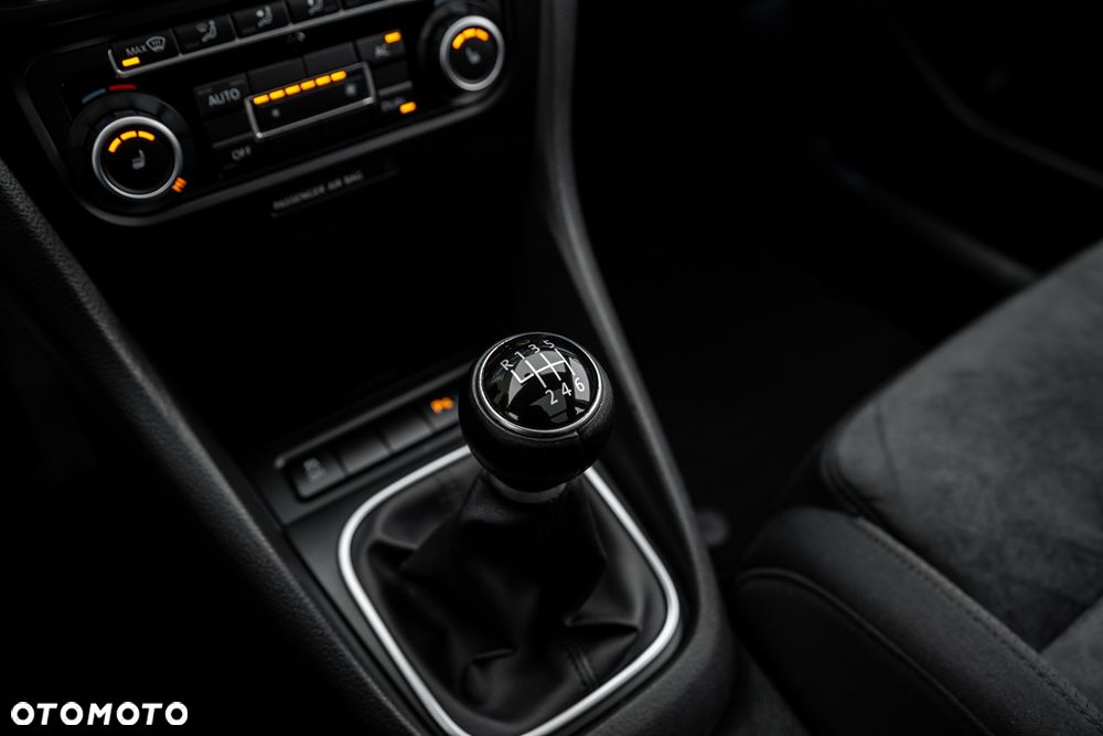 Volkswagen Golf - 34